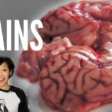 【動画】脳を調理して食べる女性、焼くとけっこうおいしそう